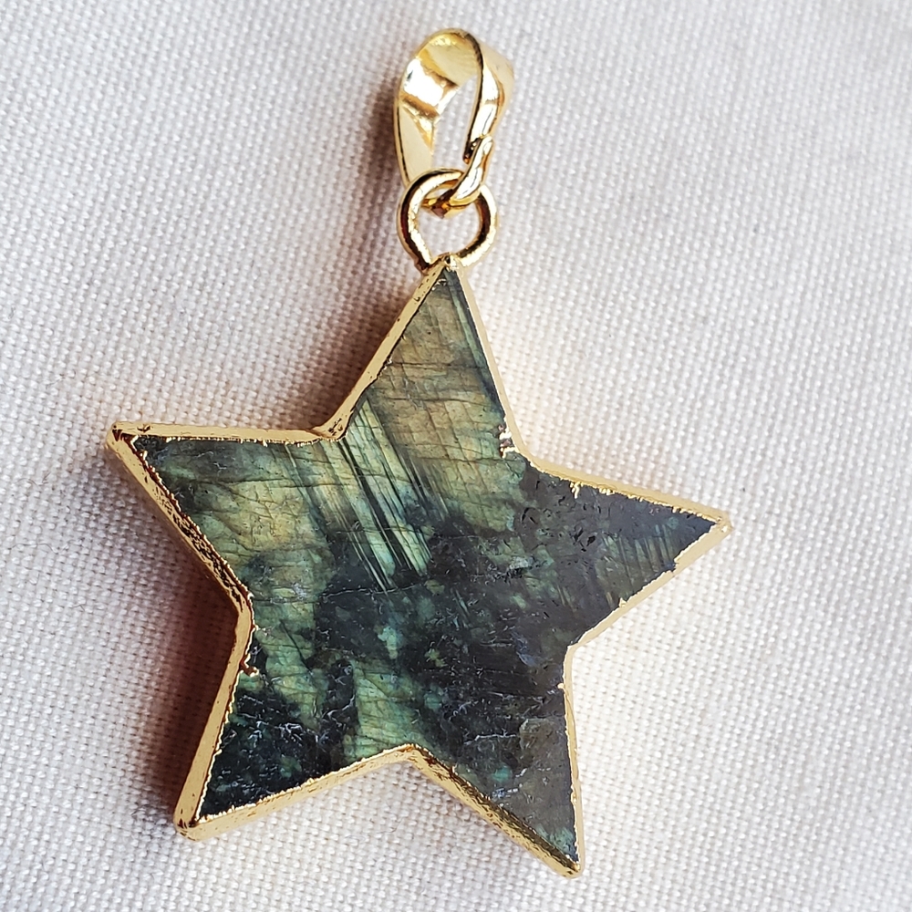 Labradorite Star Pendant with gold electroplating LabA3